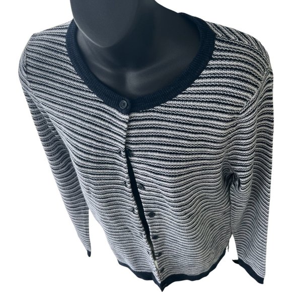 🌸4/$20🌸 Striped Lightweight Button Cardigan - Picture 2 of 10